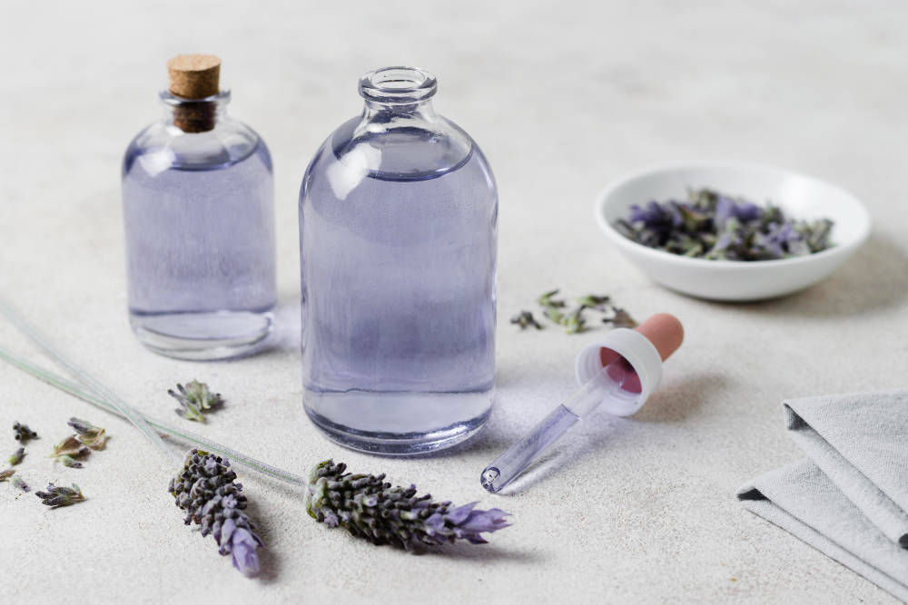Tinh dầu lavender không chỉ mang lại hương thơm dịu nhẹ và thư giãn mà còn có khả năng đuổi muỗi hiệu quả